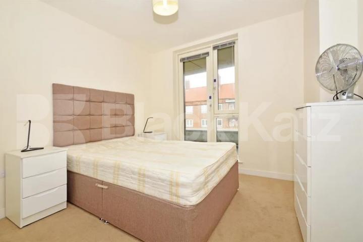  2 bedroom apartment within a contemporary building with a private terrace Heneage Street , Brick Lane 